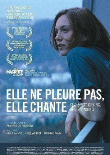 Elle ne pleure pas, elle chante