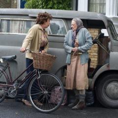住货车的女士 - vdIkqZZCsblgSs1uDBD8IeWMOHL.jpg