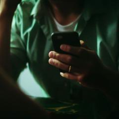 偷情网站泄密事件：性、谎言与丑闻 - y5R8621aulrSrrk6R7ZzQ0UsYIH.jpg